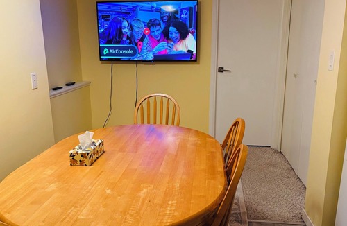 Kitsilano House | Cozy 3 bedroom suite in heart Kitsilano, close to kits beach & downtown