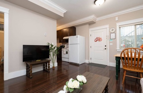 Marpole Apartment | Cozy 3 Bedrooms Suite –Near Airport & shops