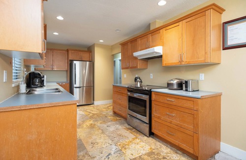 Coquitlam House | Cozy 3BR Family Home near City Centre & SkyTrain