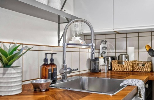 Sunset House | Cozy 3BR Retreat | Near Airport & DT Vancouver