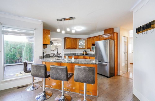 Fleetwood House | Cozy 4 beds 3 bath spacious home in one of prestigious neighbourhood for family
