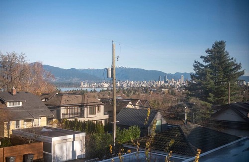West Point Grey House | Cozy 5 Bedrooms Character Home Near UBC