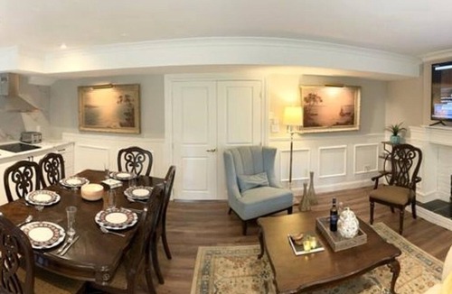 West Vancouver House | Cozy abode, lovely and bright