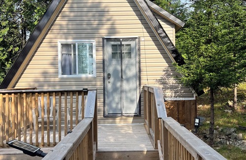 Saint John Cabin | Cozy Aframe 4 beds, full bathroom, kitchenette cabin with WiFi in Saint John