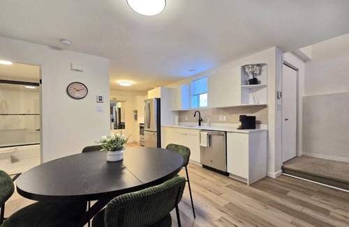 Mirabel Apartment | Cozy and Bright 1 Bedroom Suite | Parking | Washer & Dryer | 1500mbps WiFi