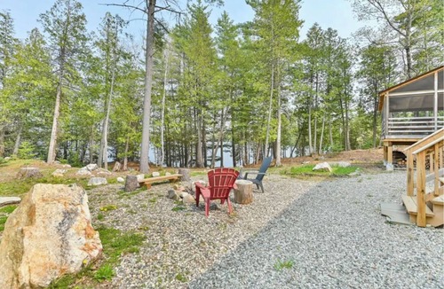 North Frontenac Cottage | Cozy and quiet lakeside cottage with large screened in porch to dine and relax