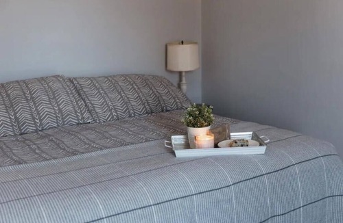 Cambridge Apartment | Cozy and spacious upper storey apartment with self check-in, steps from DT Galt