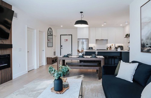 Revelstoke Condo | Cozy and Stylish 2 Bed 2 Bath with Modern Amenities, Comfortable Living Space, and Easy Access to Revelstoke Mountain Resort.