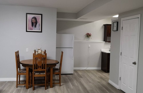 Argyle Apartment | Cozy apartment on a dead end street, close to Fanshawe College, free parking