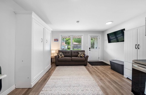 Parry Sound Apartment | Cozy Bachelor unit 1 km from Georgian Bay!