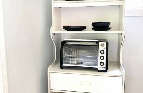 Barrie House | Cozy Basement Apt two bedrooms sleep 4 You can enjoy TEA & COFFEE with no charge