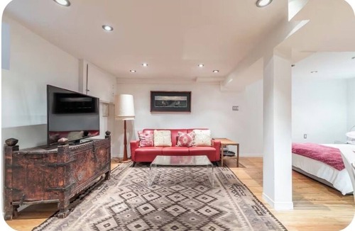 Parkdale Apartment | Cozy basement suite in Roncesvalles Parkdale Dundas west
