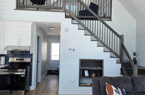 King's Point Cottage | Cozy Beachfront Cottage Retreat w/Loft Workspace, Stunning Views & Beach Access
