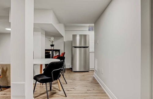 Churchill Meadows Apartment | Cozy & beautiful apartment in peaceful Mississauga w/kitchenette, WiFi, AC & TV.