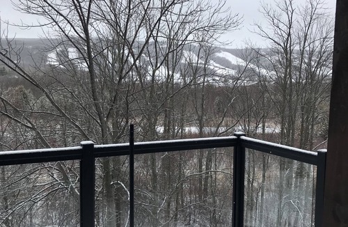 Glen Huron Condo | Cozy Blue Mountain Condo -Ski, Swim, Hike, Enjoy