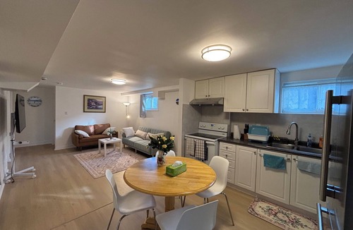 L'Amoreaux House | Cozy Bright Suite with Separate Entrance in Scarborough | Near Hospital