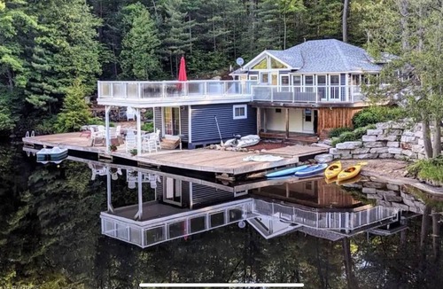 Torrance House | Cozy bungalow in quiet bala bay on lake muskoka. Muskoka Lake
