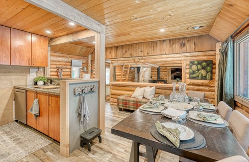 Apex Mountain Cabin | Cozy cabin 5 minutes to the Apex village!