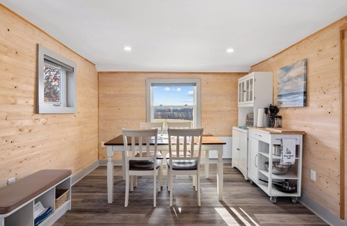 Oyster Bed Cabin | Cozy Cabin in Oyster Bed Bridge - Minutes to beaches and golf courses!