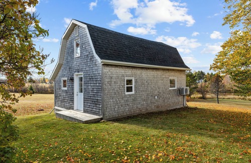 Oyster Bed Cabin | Cozy Cabin in Oyster Bed Bridge - Minutes to beaches and golf courses!