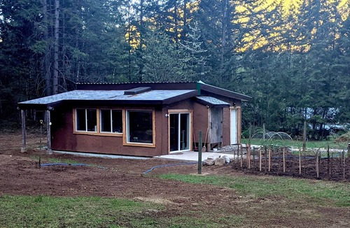 Castlegar Cabin | Cozy Cabin in the Woods