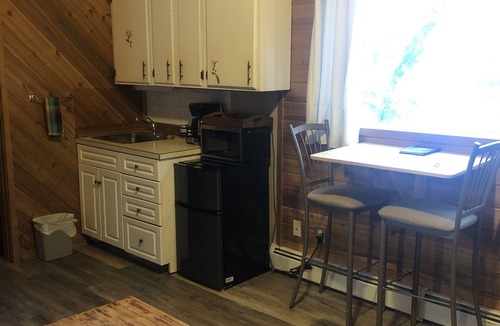Beaver Mines Cabin | Cozy cabins that sleep 6 w/hot tub close to Castle Mountain!