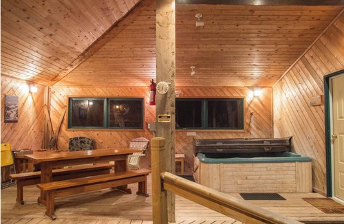 Beaver Mines Cabin | Cozy cabins that sleep 6 w/hot tub close to Castle Mountain!