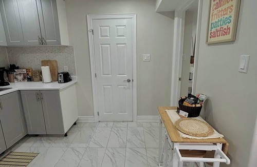New Tecumseth Apartment | Cozy Caribbean-inspired Airbnb north of Toronto