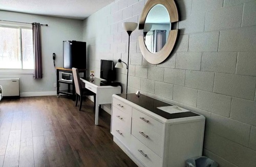Colpoys Bay Apartment | Cozy Comfort Double Room 08– Peninsula Motel, Minutes from Wiarton Waterfront