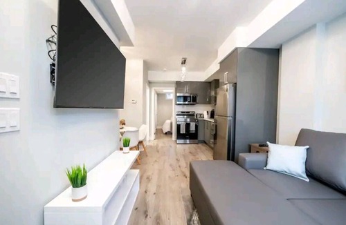 Niagara Falls House | Cozy condo sleeps 4
