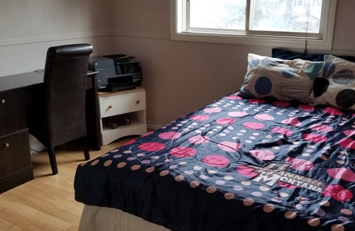 Milliken House | Cozy & Convenient Stay -3 Bedroom Townhouse - Home Away from Home
