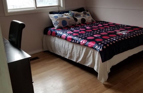 Milliken House | Cozy & Convenient Stay -3 Bedroom Townhouse - Home Away from Home
