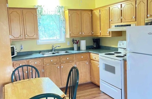 Cow Head Cottage | Cozy Cottage in Gros Morne - Cow Head, NL The Sand Dollar Inn - Pet Friendly!