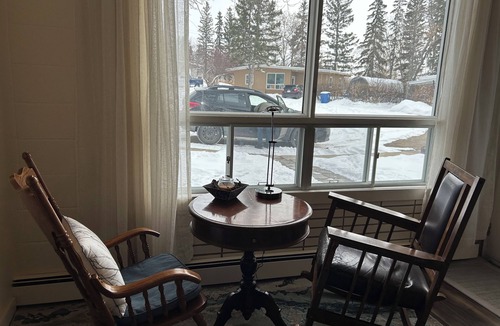 Three Hills House | Cozy cottage in Three Hills, Alberta. Pet Friendly!