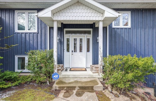 Big Bay Cottage | Cozy cottage nestled along 90ft of pristine Georgian Bay pebble beachfront