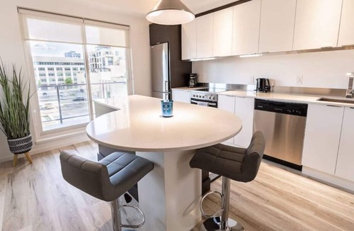 Kelowna Central Business District Condo | Cozy DT Condo Steps to the Beach!