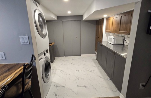 Belleville Apartment | COZY EAST HILL