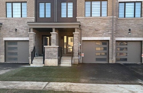 Brantford House | Cozy Ensuite Modern Bedroom
