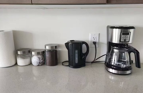 Kitchener House | Cozy Entire Home for 10 people! 3.5 bathrooms!