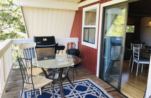 Parson House | Cozy Farmhouse Suite with Amazing river access