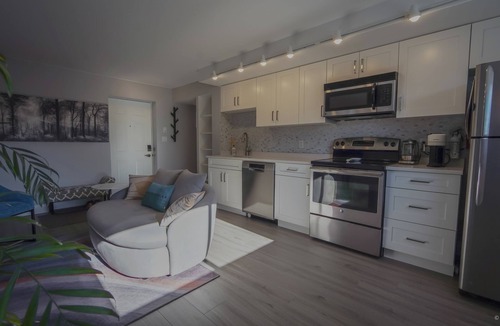 Upper Lonsdale House | Cozy Getaway in North Van - The Ideal Base for Experiencing BC's Best!