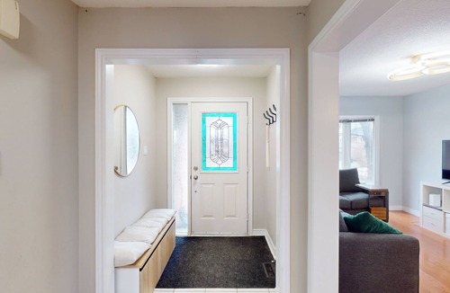 Newmarket House | Cozy Home By Downtown Newmarket + Magna Centre Bayview Mulock