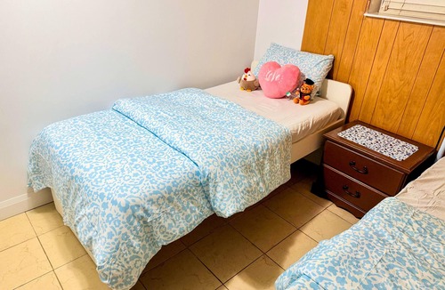 Islington - City Centre West House | Cozy Home | Fast WiFi, Workspace | Minutes to Lakeshore , Airport & Movies