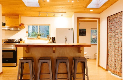 Tofino House | Cozy home in Tofino w/hottub