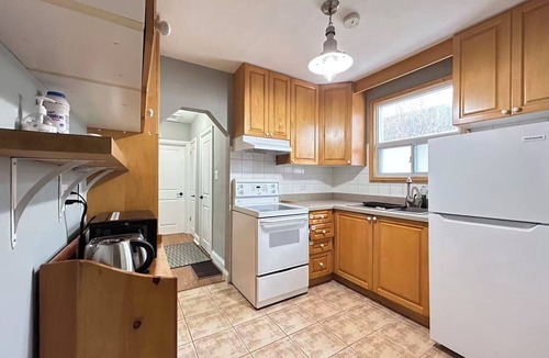 Fallingbrook House | Cozy Home In Toronto CL to Downtown, Bluff Park & Lake Trails