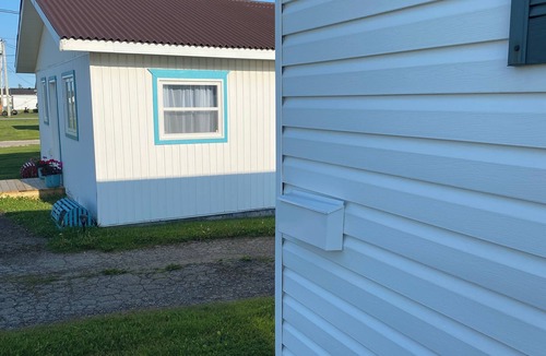 Port au Port House | Cozy home with lots of nature trails with ocean views close to all amenities.