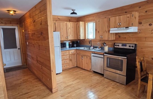 York Cottage | Cozy House/Cottage, minutes to National Park & Golf Course