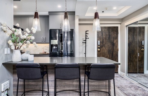 Cultural District Hotel | Cozy Lakefront Loft-Downtown prime location!