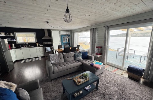 Newfoundland Cabin | Cozy Lakeside Cottage with hot tub, games room, kayaks for adults and kids.