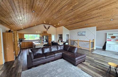 Weslemkoon Cottage | COZY LAKESIDE FALL COTTAGE